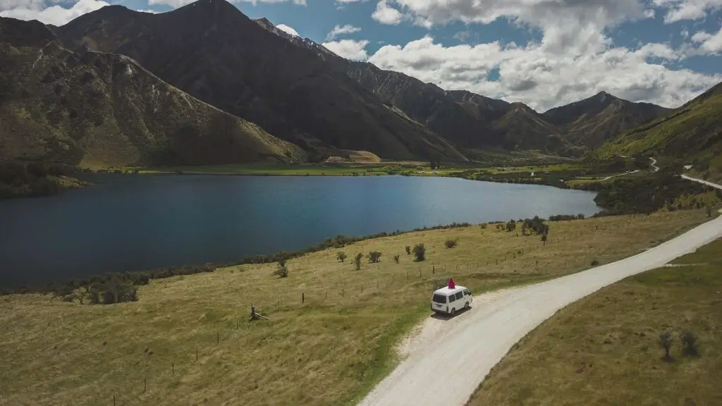 spots van avec vue sur la montagne