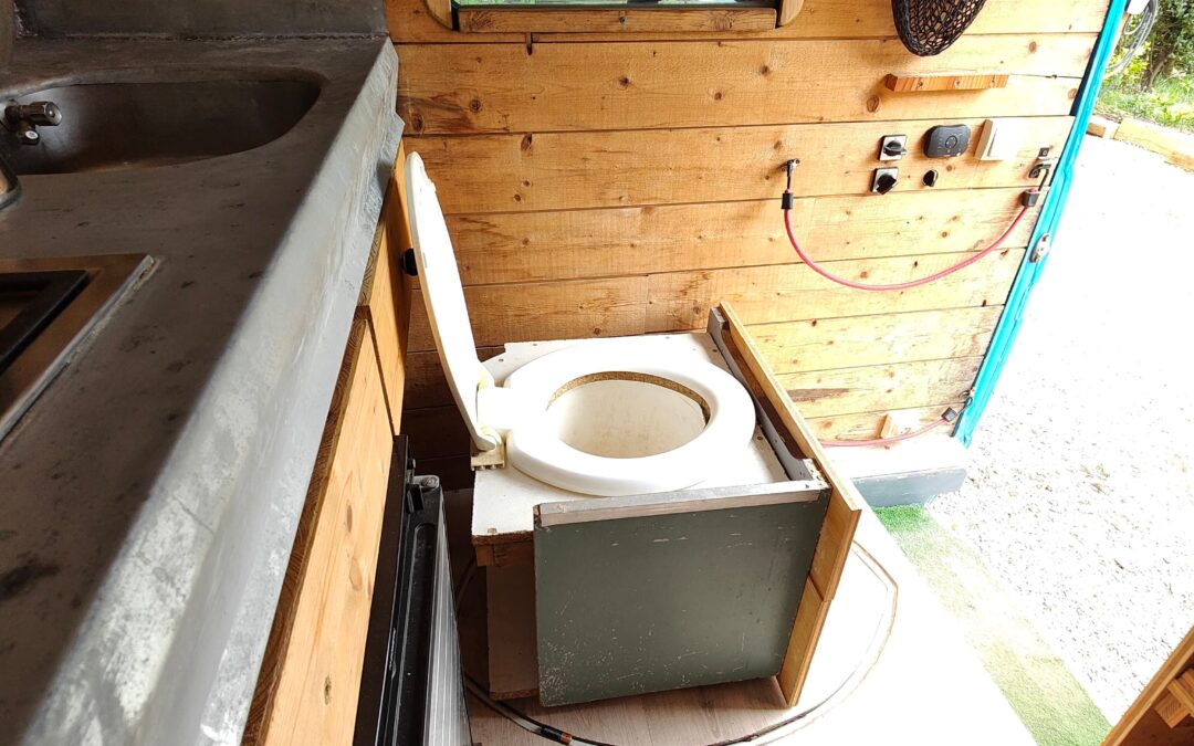 Toilette sèche pour camping-car, fourgon et van : le guide